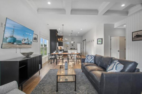 Modern & upscale home near Derby